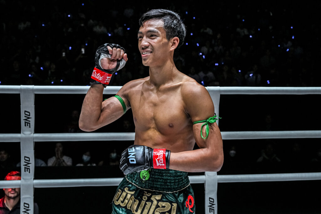 ศึกกู้ศรัทธา “เพชรน้ำโขง” พกทีเด็ดหวังน็อก “แก่นพิทักษ์”