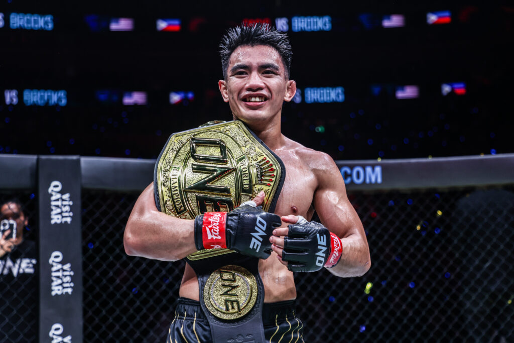 “โจชัว” ลบทุกคำสบประมาท ประกาศตัวเป็นราชัน MMA รุ่นสตรอว์เวตเพียงหนึ่งเดียว
